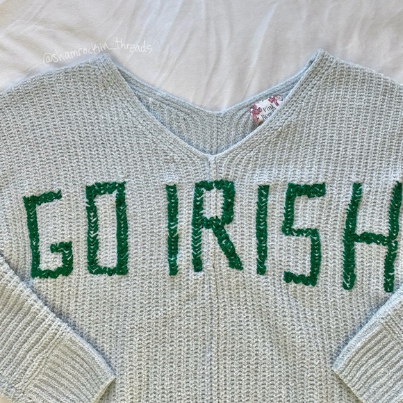 University of Notre Dame hand knit embroidered sweater - Picture 2 of 16